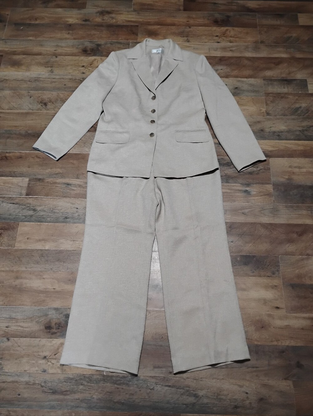 Le Suit Women's Two-Piece Pant Suit in Light Beige Women's Size: 12P